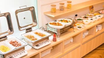 Buffet breakfast for a fee on weekdays