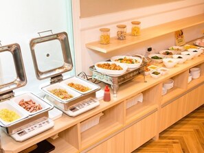 Frokostbuffé mot et tillegg på hverdagene