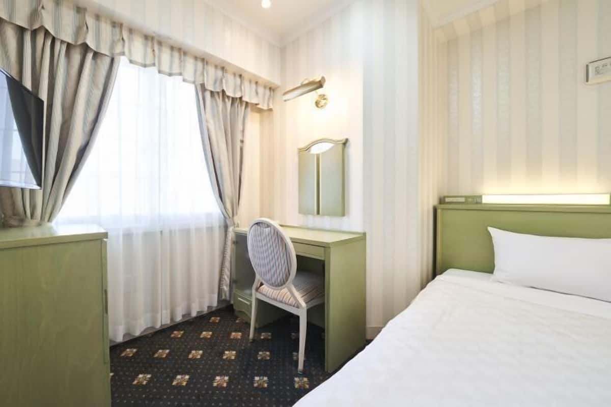 In-room safe, iron/ironing board, free WiFi