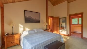 4 bedrooms, iron/ironing board, travel crib, WiFi (free)