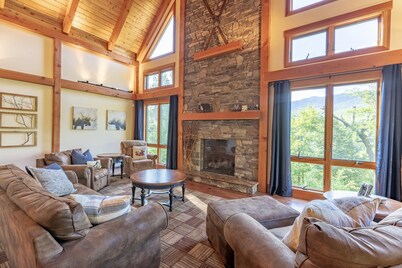 Luxury Loon Mtn Home Sleeps 16 with pool/gym access