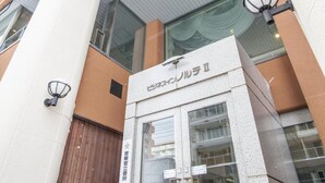 A building entrance with a sign reading "ビジネスホテル" and a wooden gate. - Business Inn Norte 2 (Sapporo)