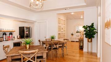 Free daily continental breakfast