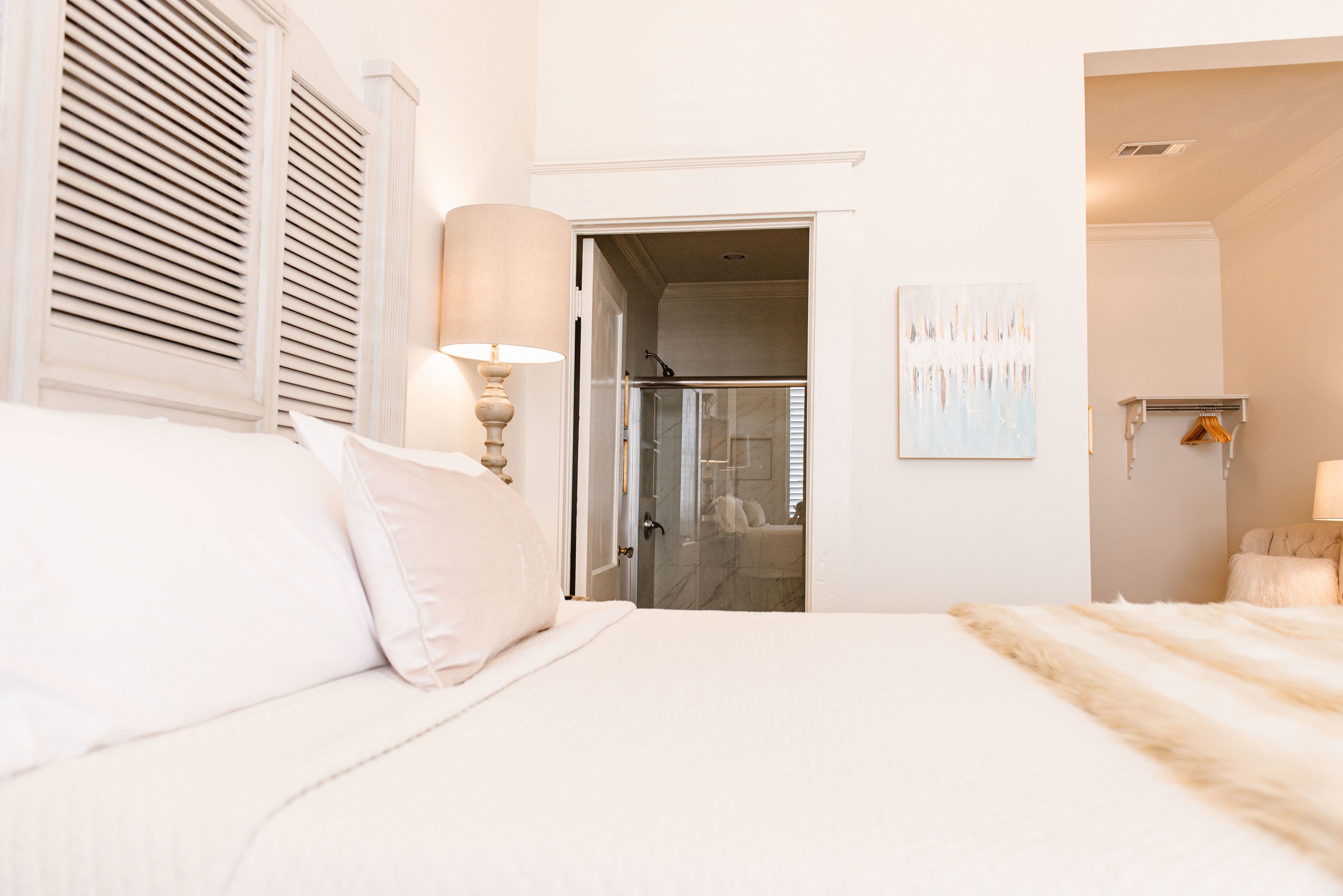 the livingston room | bathroom | combined shower/bathtub, designer toiletries, hair dryer, towels