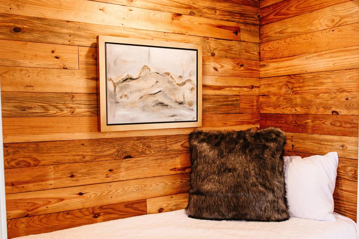 the louis winston suite | extra beds