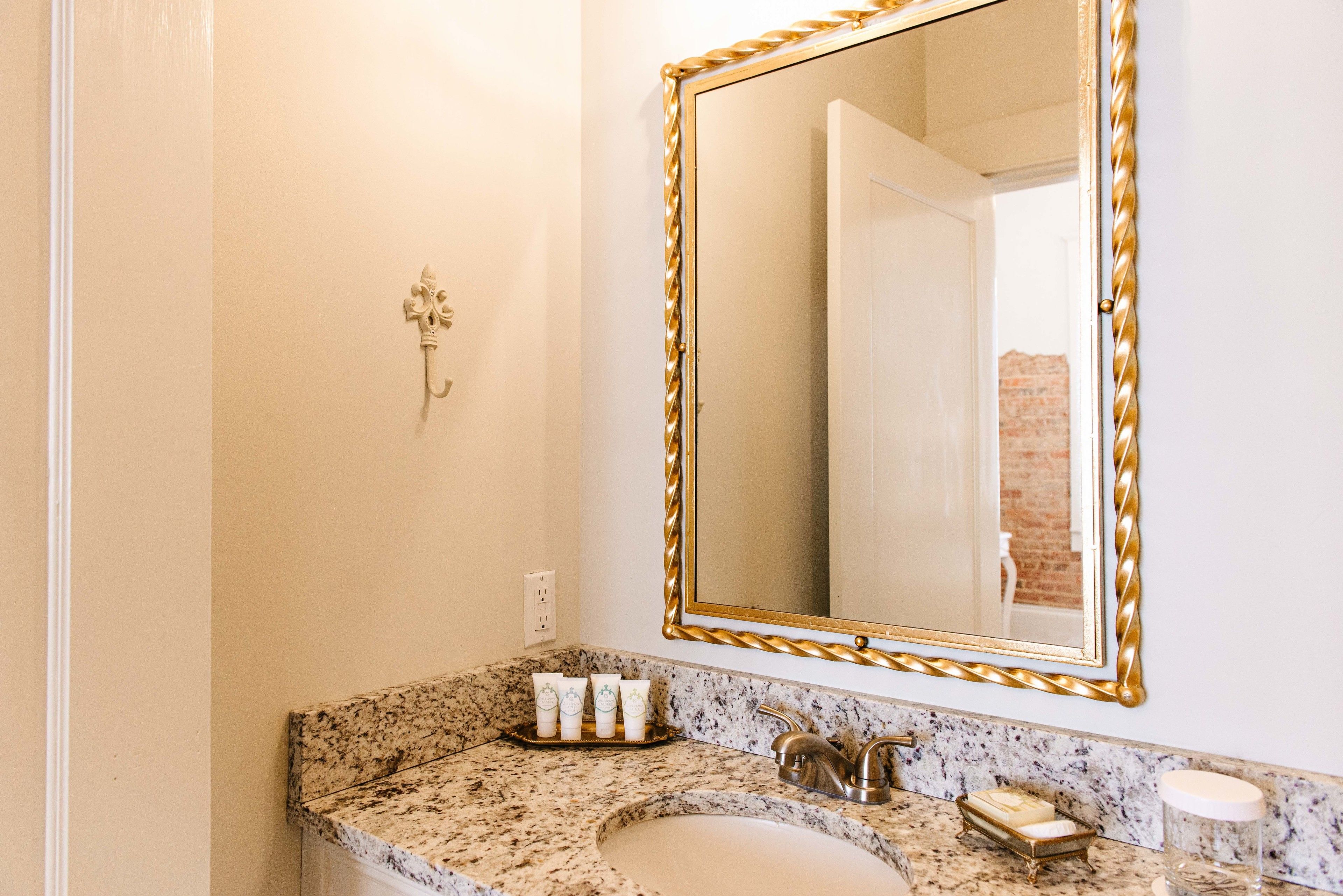 the glover room | bathroom | combined shower/bathtub, designer toiletries, hair dryer, towels