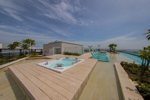 Outdoor spa tub - Edificio Martinique Delux (Cartagena)