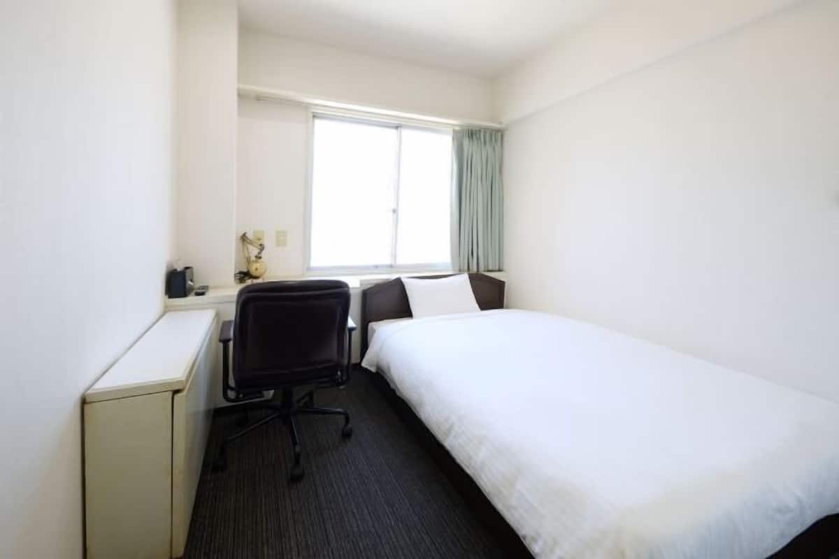 1 bedroom, desk, free WiFi, bed sheets