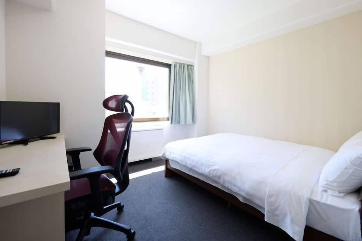 1 bedroom, desk, free WiFi, bed sheets