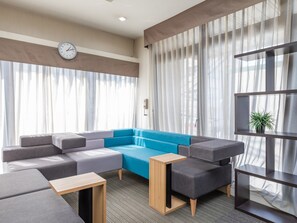 Lobby sitting area - Tabist Hotel Arflex Tokuyama Station (Shunan)