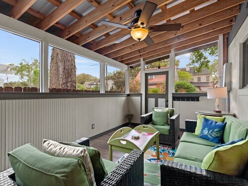 Charming Freestanding Cottage in Historic District