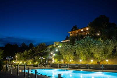 Alfresco Splendid Panoramic Villa with private heatable pool and jacuzzi