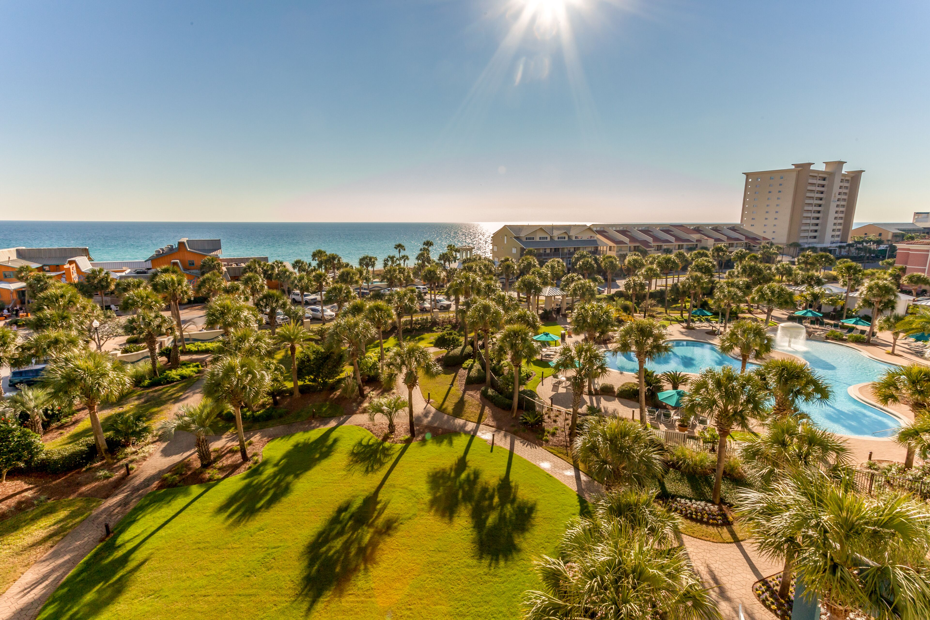 Lämmitetty uima-allas