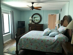 2 slaapkamers, een strijkplank/strijkijzer, wifi, beddengoed