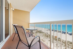 Outdoor dining - Ocean-view condo with central AC, pool & hot tub access & balcony (Destin)