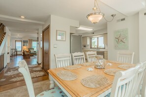 Dining - Rehoboth Beach Ocean Front Dog Friendly Sleeps 12 (Rehoboth Beach)