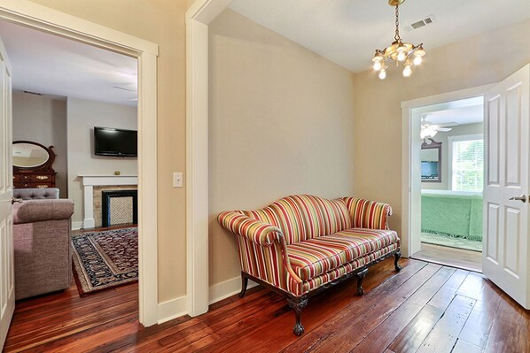TV - Heated Pool Access | 5*Clean | Flex Cancelation (Savannah)