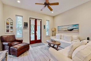 Fernseher, DVD-Player, Bücher, Videothek