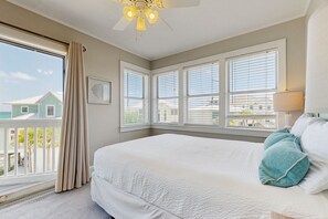 4 bedrooms, iron/ironing board, internet, bed sheets