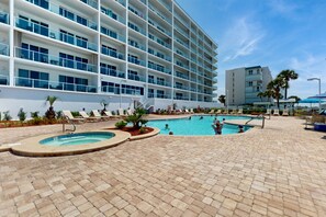 Lämmitetty uima-allas