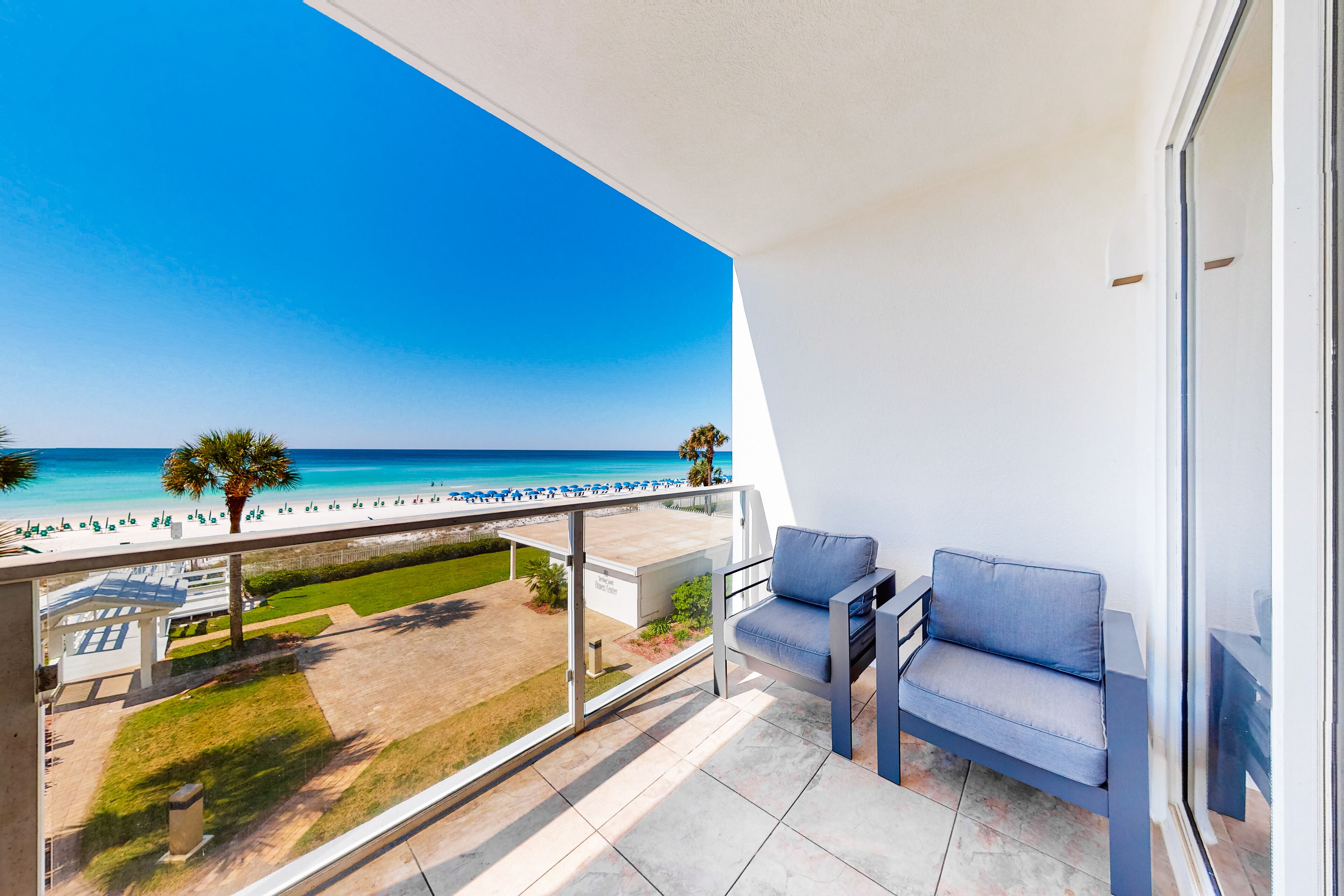 Comfortable condo just steps from the beach with pool & fitness room