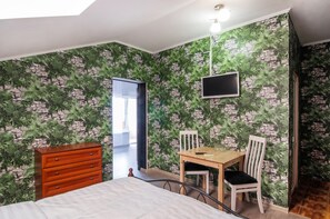 Quarto família, vista para a cidade | Cortinas blackout, camas extras/dobráveis (sobretaxa), Wi-Fi de cortesia