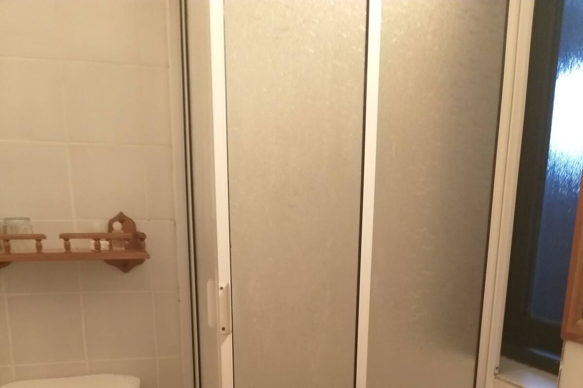 Shower, free toiletries, soap, shampoo