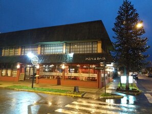 Front of property - evening/night - Hotel Sueños del Volcan (Villarrica)