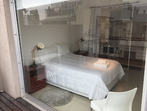 Ropa de cama de alta calidad y tabla de planchar con plancha