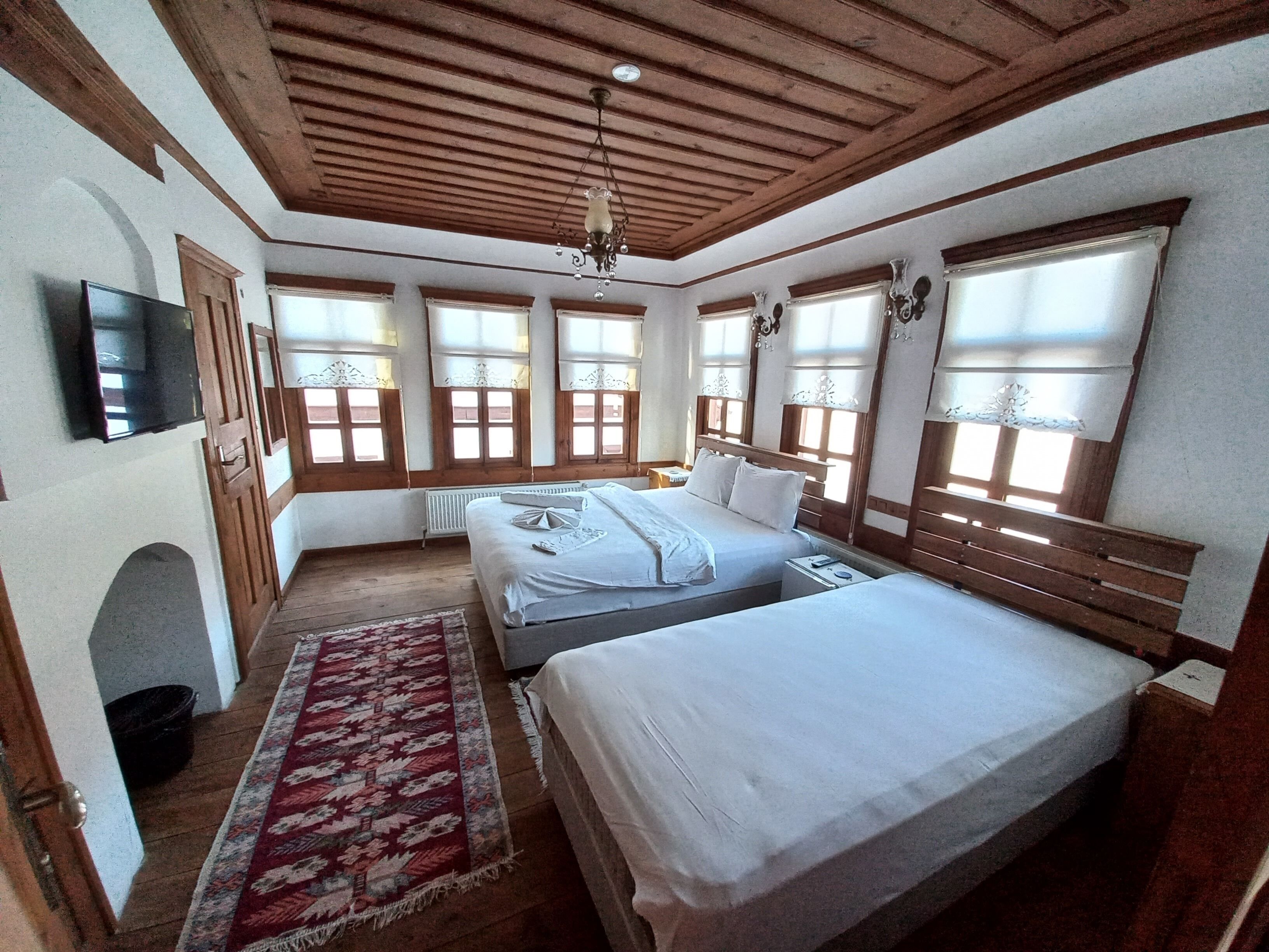 family room | minibar, in-room safe, iron/ironing board, free wifi