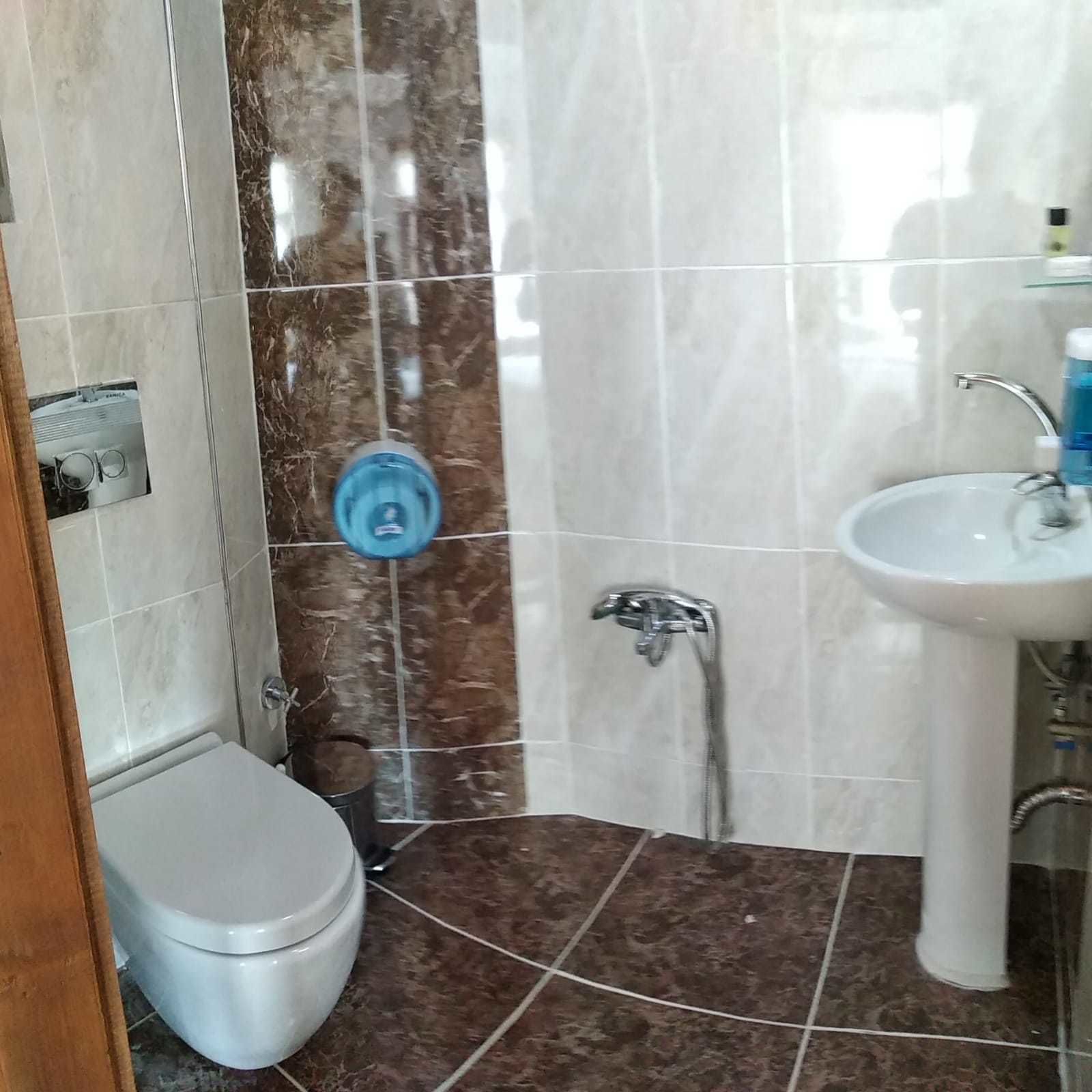 shower, free toiletries, hair dryer