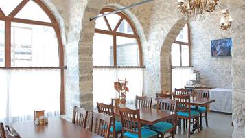 Päivittäinen mannermainen aamiainen (100 TRY per henkilö)