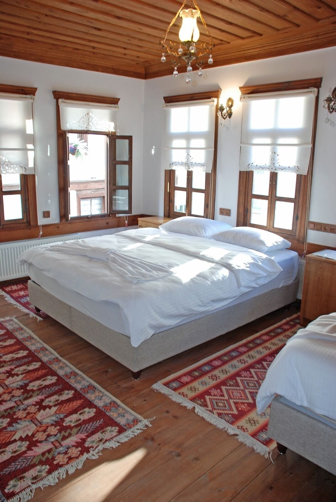 family room | minibar, in-room safe, iron/ironing board, free wifi