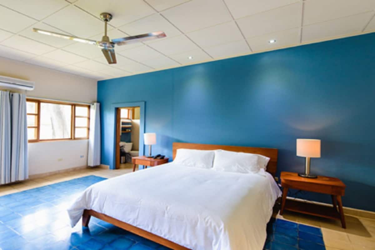 Luxe beddengoed, een kluis op de kamer, verduisterende gordijnen
