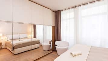 Apartment, 1 Bedroom | Dihias secara berasingan, dilengkapkan perabot secara berasingan, meja