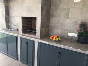 Fridge, microwave, oven, dishwasher - Private Pool, ideal family holidays, beautiful garden, WiFi internet and aircondition- Casa Ivan - (Conil de la Frontera)