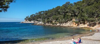 Cabanon Provençal a stone's throw from the Port d'Alon cove (St Cyr sur Mer)