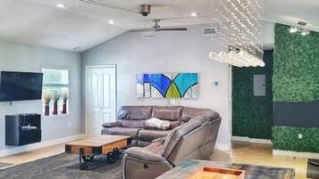 Smart TV, fireplace, stereo