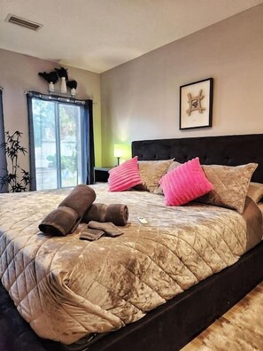 3 chambres, fer et planche à repasser, Wi-Fi gratuit, draps fournis