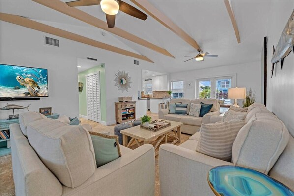 スマートテレビ、書庫、ステレオ