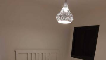 3 makuuhuonetta, silitysrauta/-lauta, Wi-Fi, vuodevaatteet