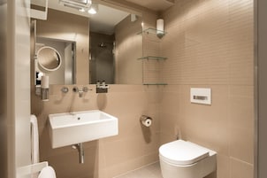 Ducha, artículos de tocador gratuitos, secador de pelo, toallas