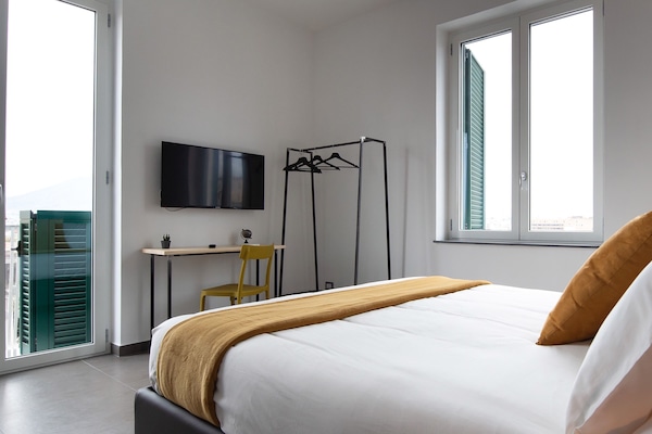 Design-Doppel- oder -Zweibettzimmer, Stadtblick