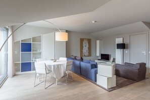 Penthouse | Living area | Flat-screen TV - Four Stars Aparthotel (Luxembourg City)