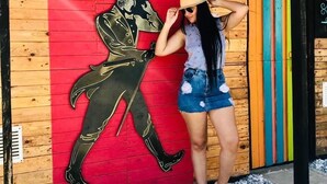 A person standing next to a wall with a red and black mural of a cowboy. - Paraiso Lounge Santa Marta (Santa Marta)