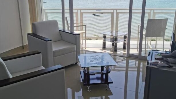 Deluxe Apartment, 1 Bedroom, Sea View | Living room | Flat-screen TV - Diamond Plaza (Praslin Island)