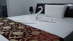 Deluxe Apartment, 1 Bedroom, Sea View | 1 bedroom, premium bedding, in-room safe, desk - Diamond Plaza (Praslin Island)