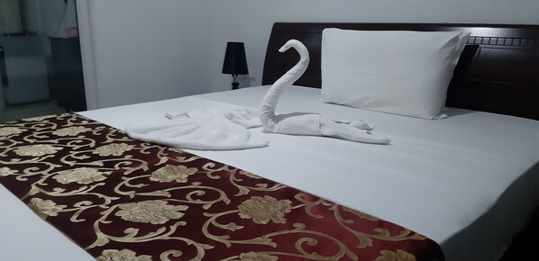 Deluxe Apartment, 1 Bedroom, Sea View | 1 bedroom, premium bedding, in-room safe, desk - Diamond Plaza (Praslin Island)