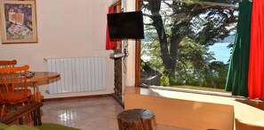Cottage, Lake View | Living area