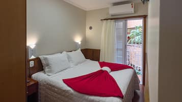 Quarto casal | 1 quarto, frigobar, cofres nos quartos, escrivaninha